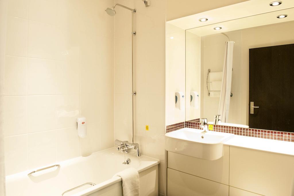Premier Inn Barrow In Furness Szoba fotó
